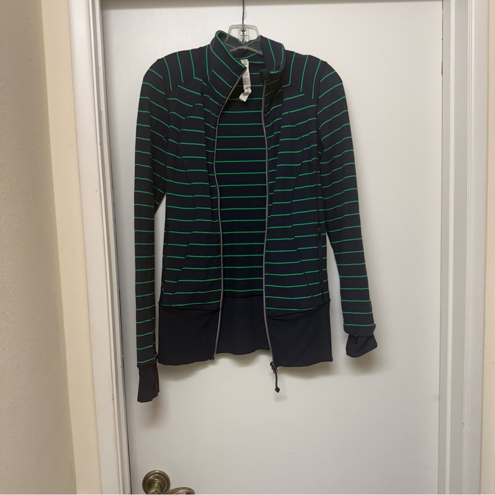 LULULEMON NICE ASANA JACKET WOMENS SIZE 4